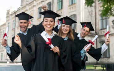 University-of-Leeds-Scholarships-for-International-Students-700x465
